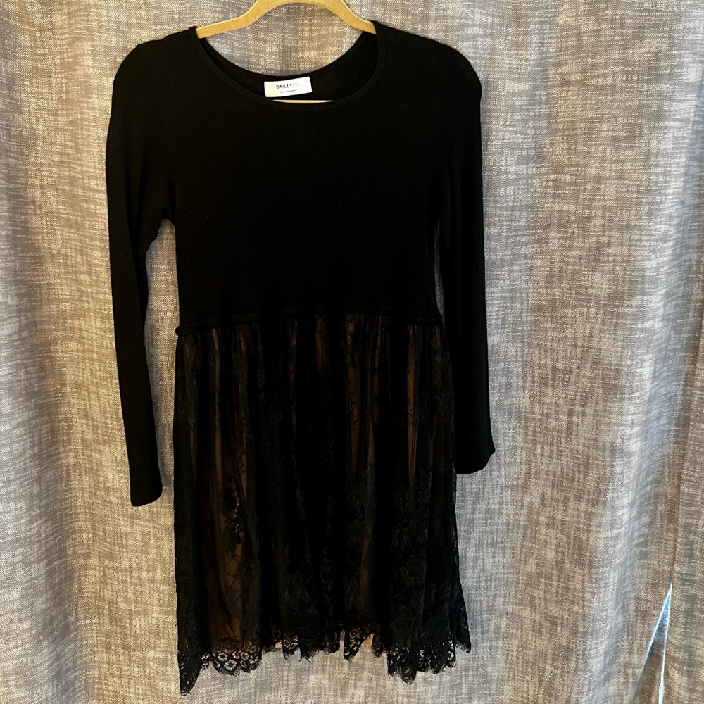 Black dress with lace. Brand: Bailey/44; Size: S; slightly used